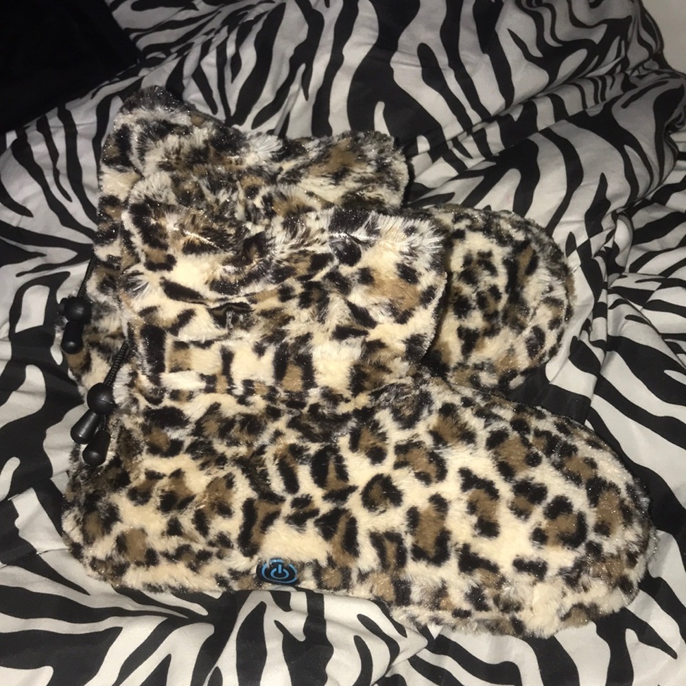 Massage leopard booties